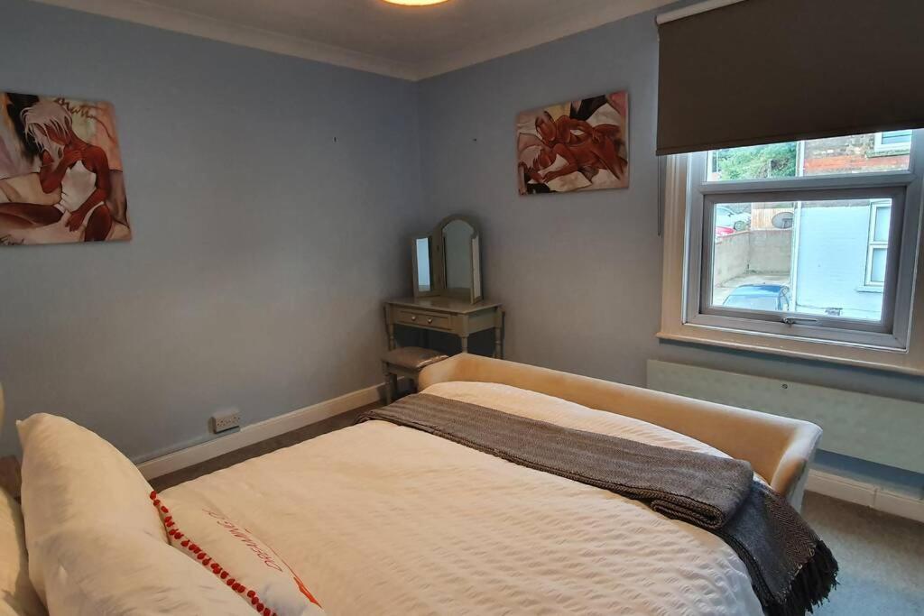 Cosy, Quirky, Comfy 'N' Chic House- Apartamento Swindon Exterior foto